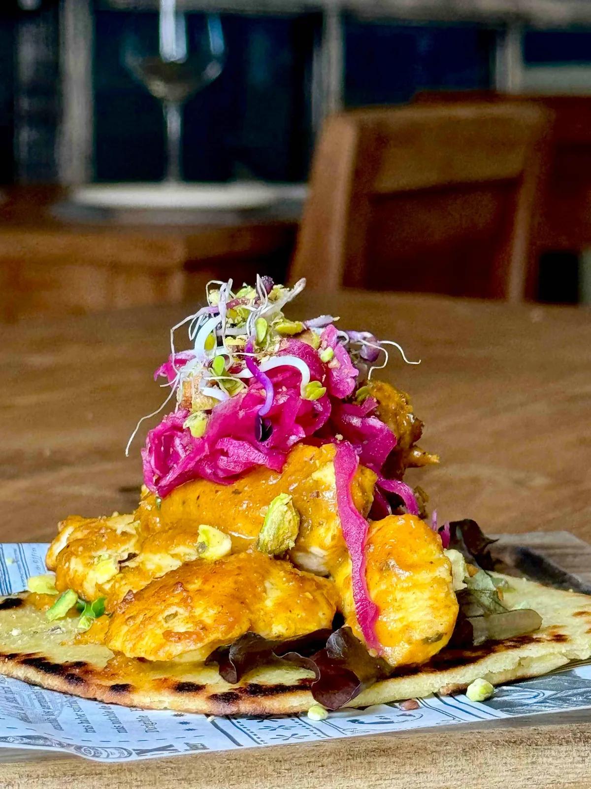 Coca de Pollo Tikka Massala